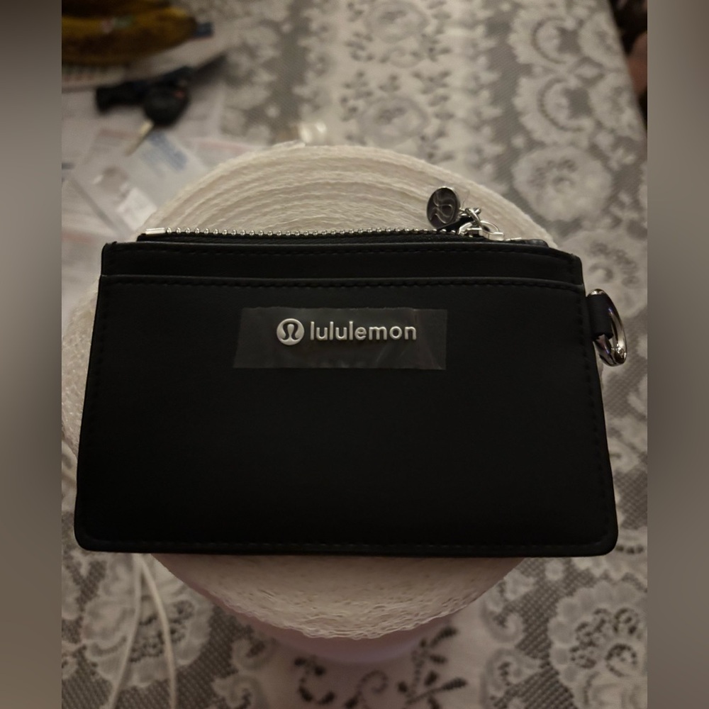 Lululemon Black Leather Alternative Card Case in black with silver hardware - Picture 3 of 9